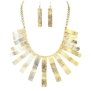 Textured Fan Metal Necklace